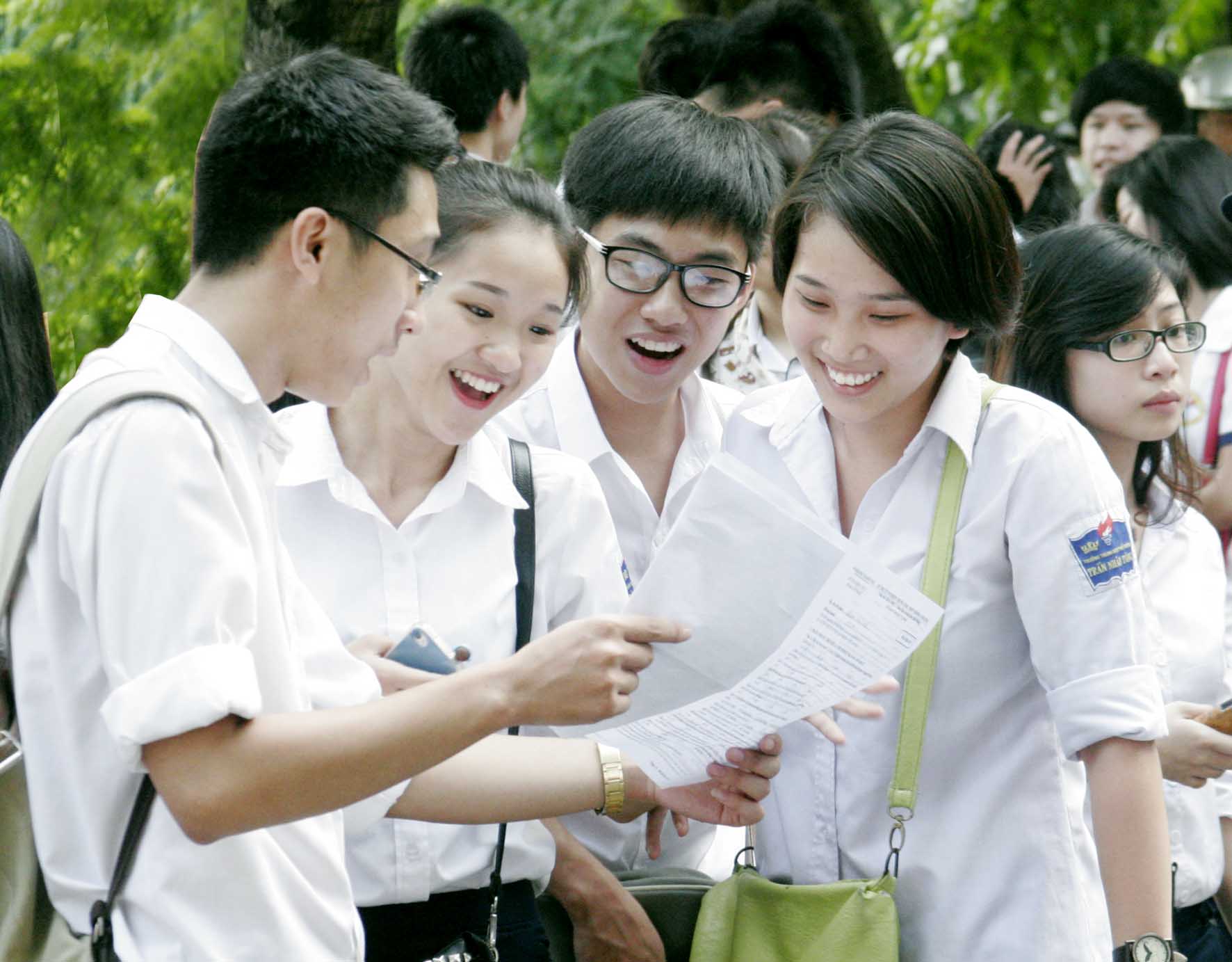 Đề thi học kì 2 lớp 11 môn Tiếng Anh 2015 THPT chuyên Huỳnh Mẫn Đạt