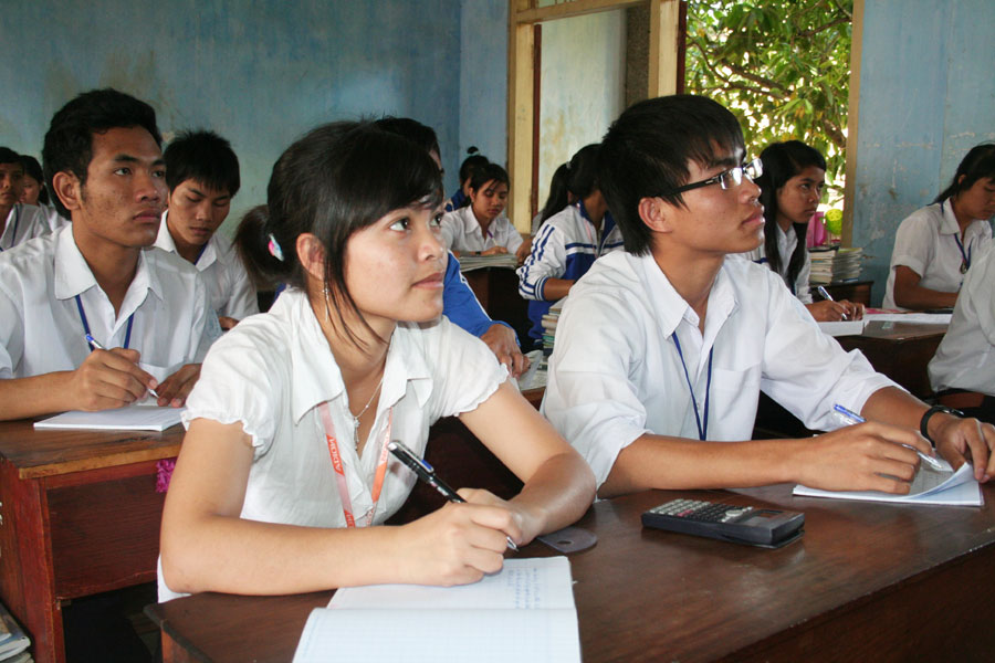 Đề thi học kì 2 lớp 12 môn Văn năm 2015 - THPT Nguyên Bình 