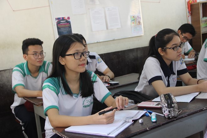 Đề thi học kì 1 môn Toán lớp 10 THPT chuyên Hùng Vương 2015