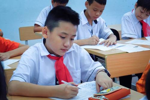 Đề thi học kì 1 môn Toán lớp 8 trường THCS Quảng Lộc năm 2014