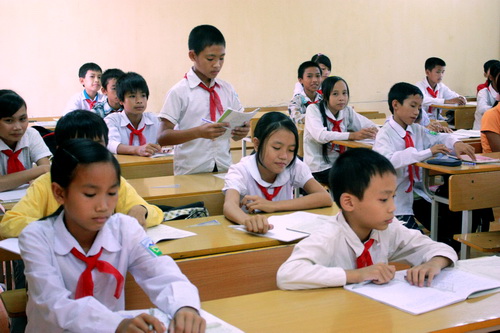Đề thi học kì 1 môn Văn lớp 8 trường THCS Văn Khê năm 2015
