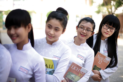 Đề thi cuối học kì 1 môn Anh lớp 11 trường THPT Nguyễn Bỉnh Khiêm 2015