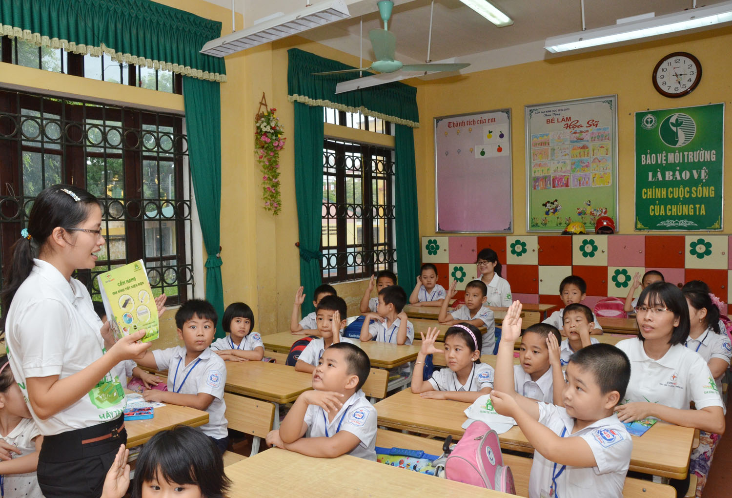 Đề kiếm tra giữa học kì 1 môn Toán lớp 2 năm 2015 - Tiểu học Sơn Quang