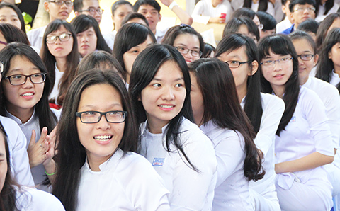 Đề thi giữa kì 1 lớp 10 môn Tiếng Anh trường THPT Thạnh Lộc 2015