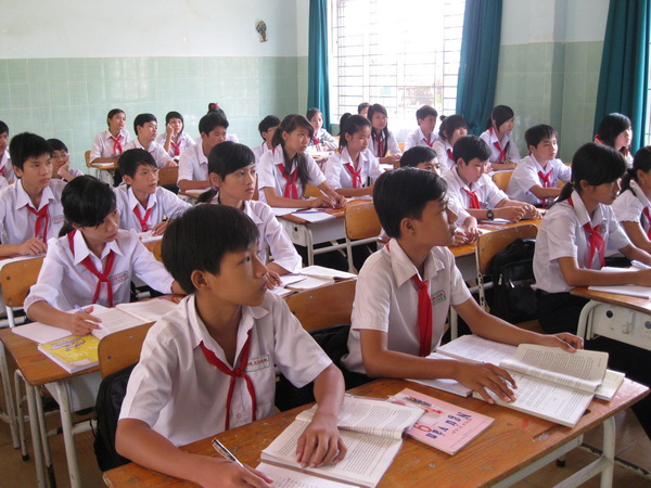 Đề thi giữa kì 1 lớp 9 môn Anh  - THCS Thái Hòa 2015 có đáp án