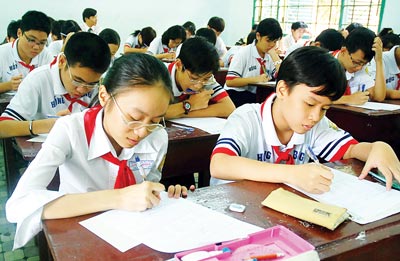 Đề thi giữa kì 1 lớp 6 môn Anh - THCS Thái Hòa năm 2015 