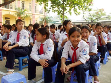 Đề thi giữa học kì 1 Anh lớp 8 trường THCS Khánh Hưng năm 2016
