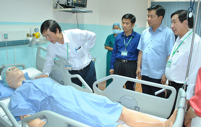 Trong buổi làm việc tại trường ĐH Y khoa Phạm Ngọc Thạch vào tháng 2/2017, ông Đinh La Thăng đã chỉ đạo trường thay đổi khu vực tuyển sinh mở rộng cả nước